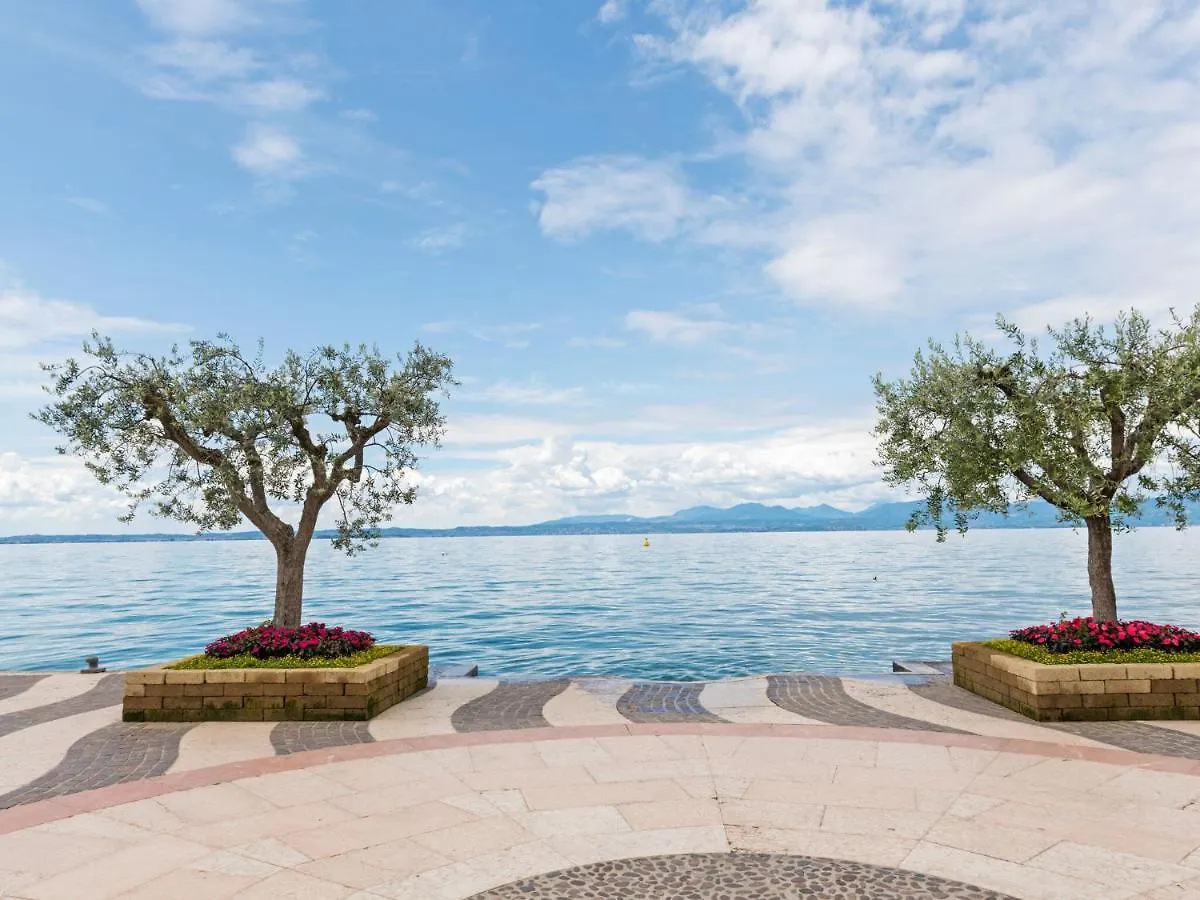 Welcoming Holiday Home In Lazise With Swimming Pool