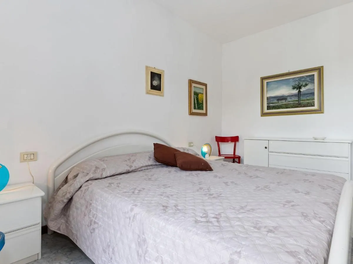 Welcoming Holiday Home In Lazise With Swimming Pool Italy