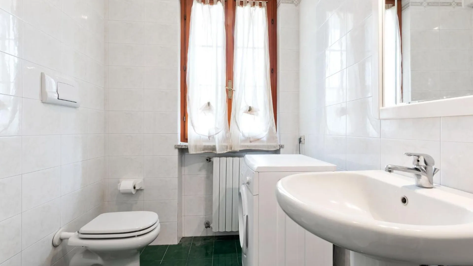 Welcoming Holiday Home In Lazise With Swimming Pool