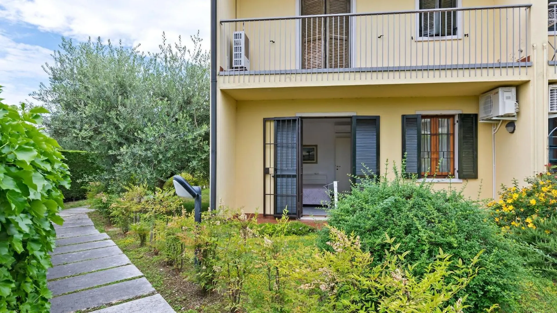Welcoming Holiday Home In Lazise With Swimming Pool