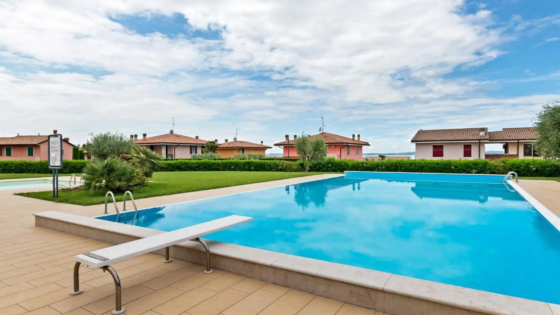 Welcoming Holiday Home In Lazise With Swimming Pool