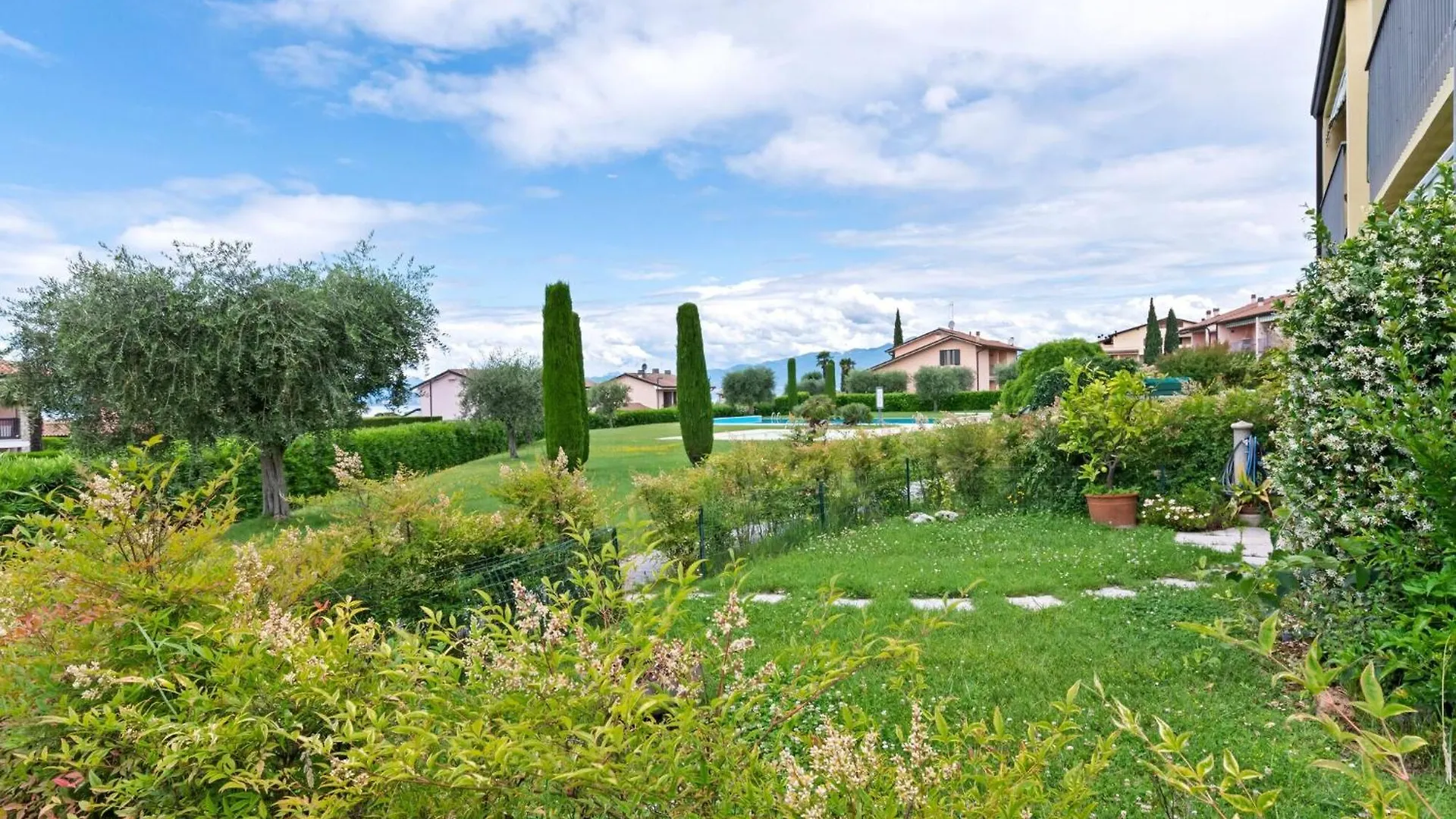 Welcoming Holiday Home In Lazise With Swimming Pool